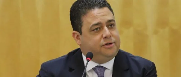 Advogado entra com queixa crime contra Felipe Santa Cruz e