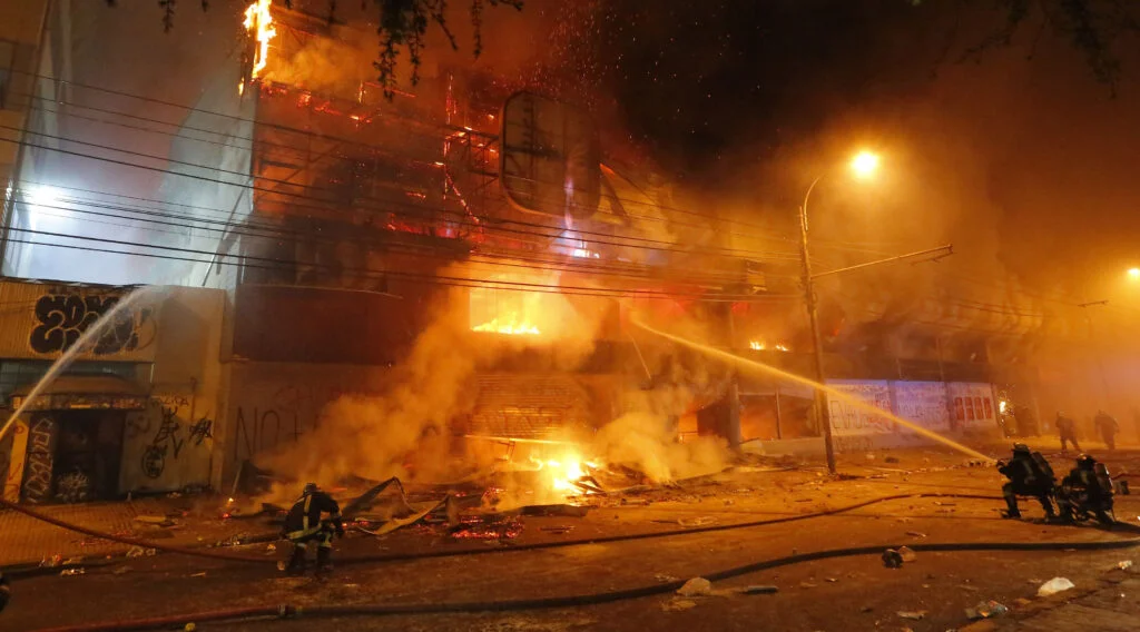 chile crisis 7 dead curfew imposed in 14 cities as government tries to face riots looting arson e1571619590377 scaled