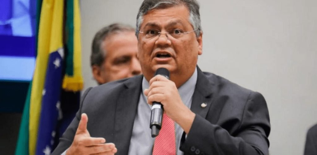 Dino denunciado