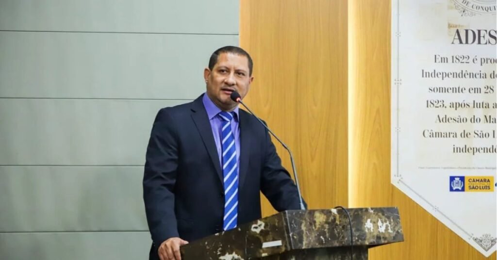 Vereador crítica