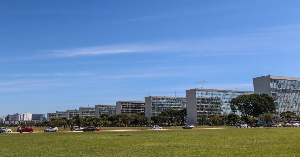 SERVIDORES PÚBLICOS