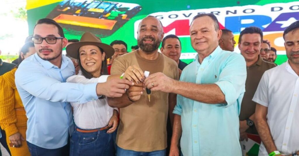 FAMEM Retroescavadeira