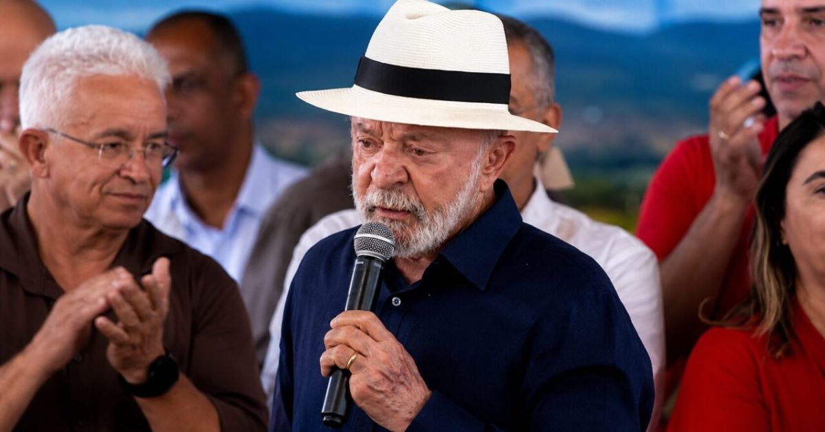 Lula papagaiada